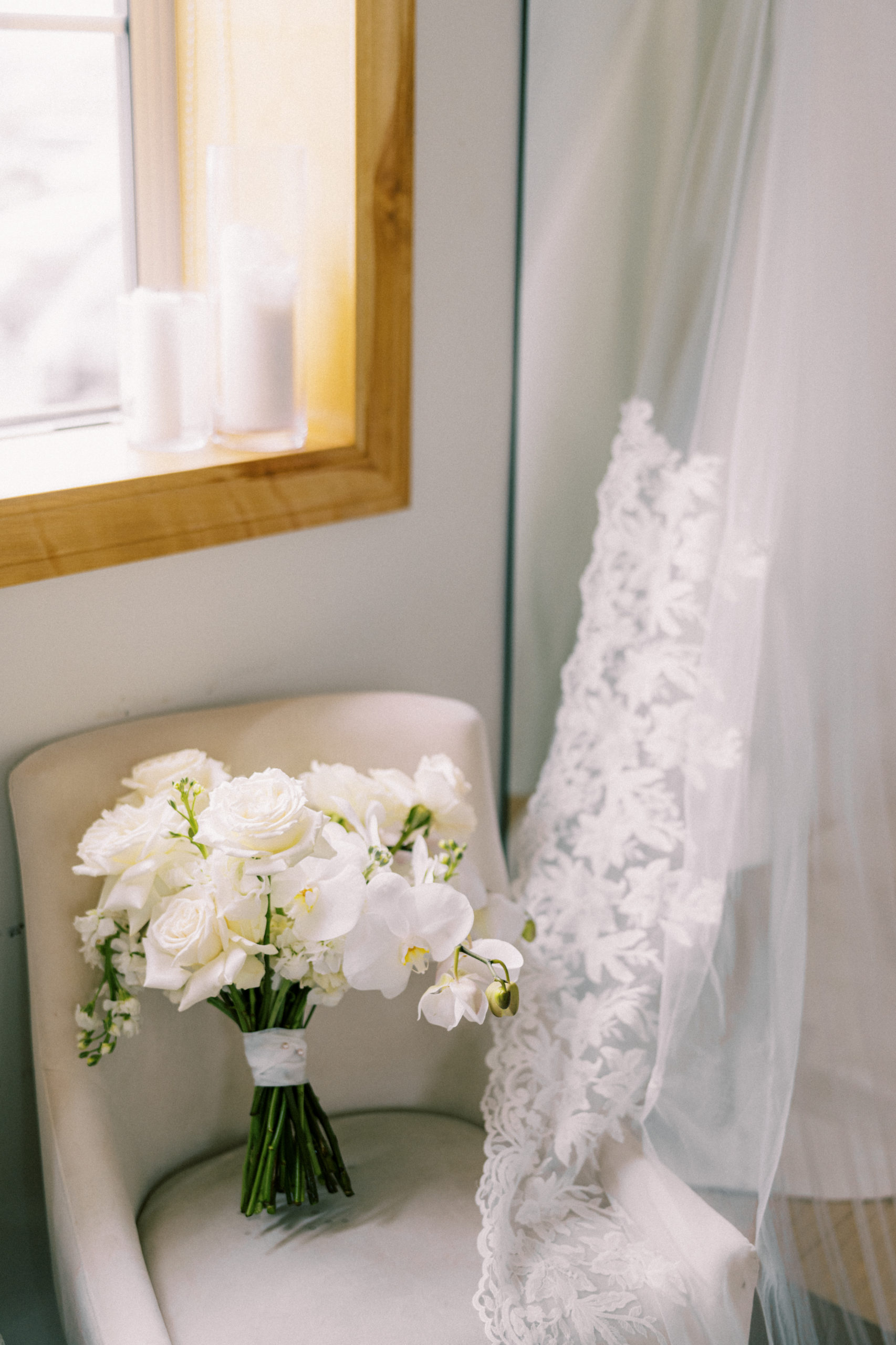 White floral bridal bouquet